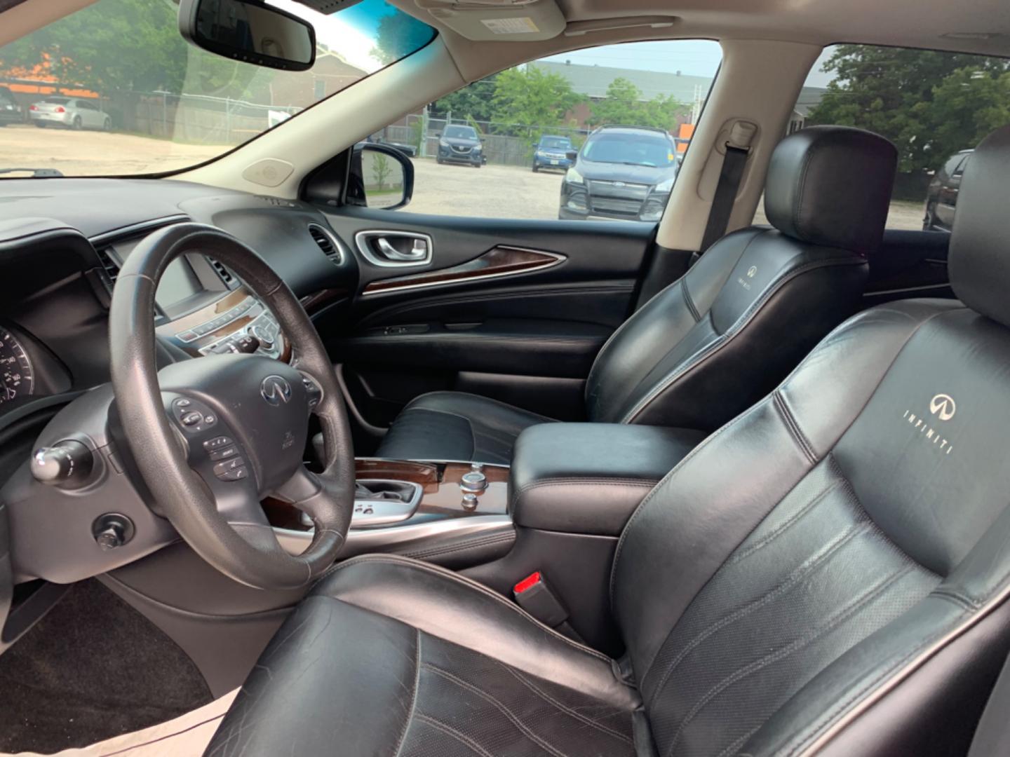 2014 Gray /Black Infiniti JX (5N1AL0MMXEC) with an 3.5 L engine, AUTOMATIC transmission, located at 1830 North Belt Line Road, Irving, TX, 75061, (469) 524-0199, 32.834373, -96.993584 - Photo#7